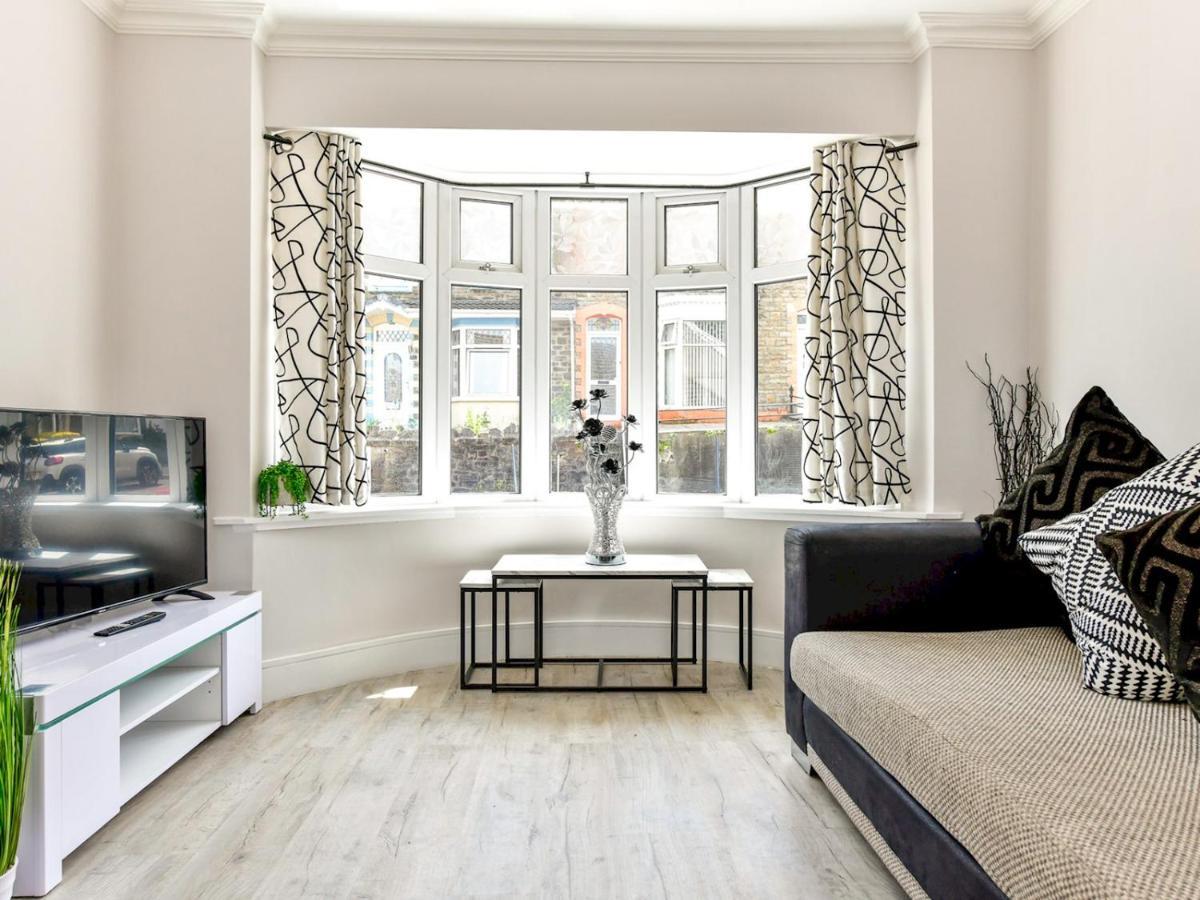 스완지 Pass The Keys Newly Refurbished Modern Bungalow - Pets Welcome 빌라 외부 사진