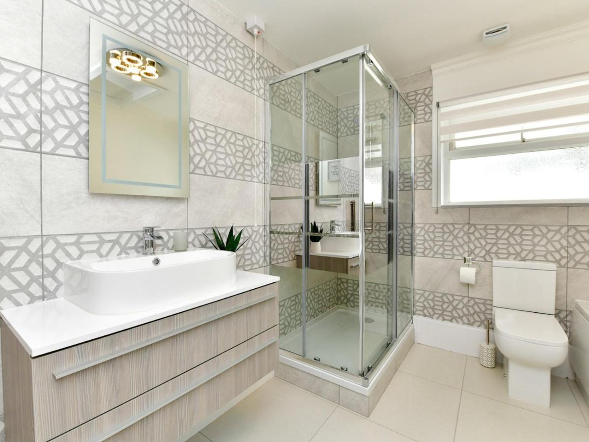스완지 Pass The Keys Newly Refurbished Modern Bungalow - Pets Welcome 빌라 외부 사진